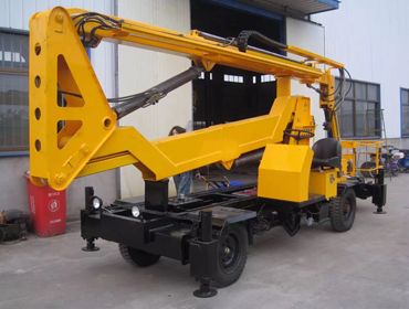 自行曲或折臂升降平臺(tái)