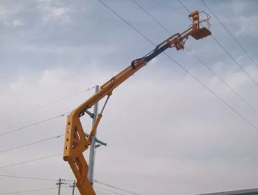 自行曲或折臂升降平臺